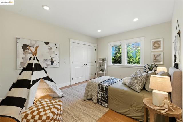 1020 Channing Ave, Palo Alto CA: https://media.crmls.org/mediaz/6af835ad-606b-4856-bf1c-4b96ba452a68.jpg