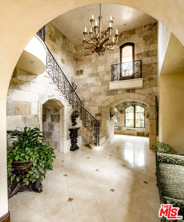 427 La Marina Drive, Camarillo CA: https://media.crmls.org/mediaz/6af8bbc7-5ada-4a9e-a357-22f08f096386.jpg