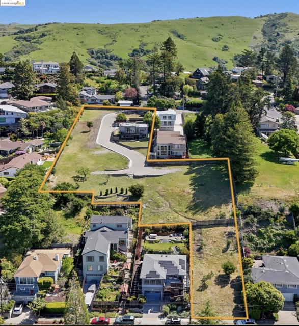 921 Clark Place, El Cerrito CA: https://media.crmls.org/mediaz/6af92d39-8488-45a9-8f6a-bfda2b9d3cdd.jpg