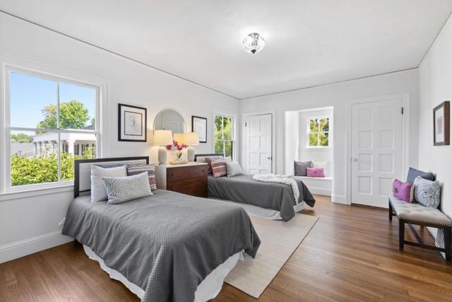 48 Turnsworth Avenue, Redwood City CA: https://media.crmls.org/mediaz/6af976d9-0d36-4b78-9531-eb8291f57c35.jpg