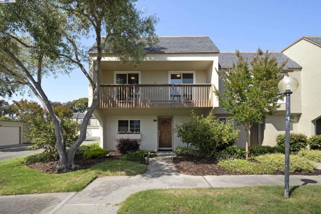 3112 La Campania, Alameda CA: https://media.crmls.org/mediaz/6afa9990-39d4-4a53-8abc-54a837a7d773.jpg