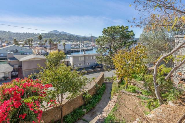 28 Marina Court Dr, San Rafael CA: https://media.crmls.org/mediaz/6afac23f-d7c1-40ee-bbdf-d28c2acba45e.jpg