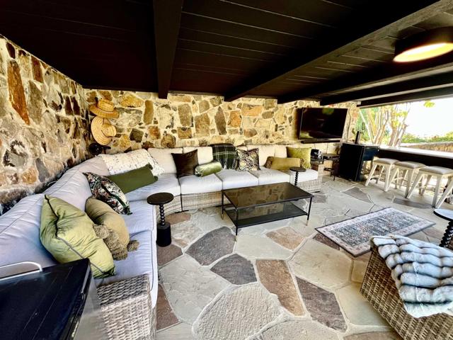 2073 Elevado Rd, Vista CA: https://media.crmls.org/mediaz/6afb43bd-06d3-40e8-b5bd-9270794b3dae.jpg