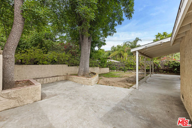 5013 Catalon Avenue, Woodland Hills CA: https://media.crmls.org/mediaz/6afb5fa4-8fb1-4186-8c19-0a1f93058cc3.jpg