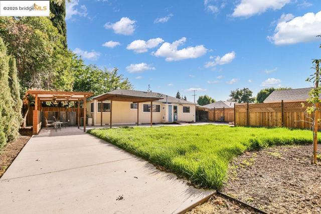 5071 Bonwell Drive, Concord CA: https://media.crmls.org/mediaz/6afb6177-aee3-4588-9edf-403b5203a0aa.jpg