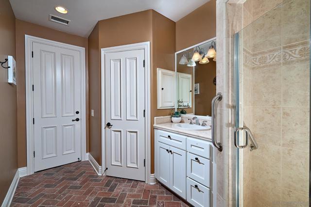 13742 Paseo Valle Alto, Poway CA: https://media.crmls.org/mediaz/6afbe4cd-e807-482e-a86d-81fa5dff773e.jpg