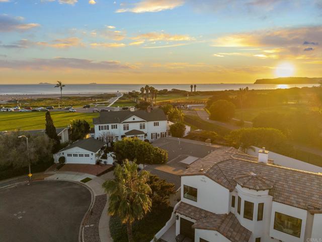 Detail Gallery Image 5 of 29 For 1100 Coronado Ave, Coronado,  CA 92118 - 4 Beds | 2/1 Baths