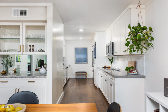 190 Arroyo Terrace, Pasadena CA: https://media.crmls.org/mediaz/6afc76b9-1ac5-4d16-af64-5180b7de70db.jpg
