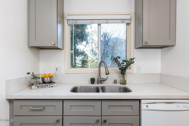 Detail Gallery Image 7 of 16 For 1827 Santa Ynez St #D,  Los Angeles,  CA 90026 - 1 Beds | 1 Baths