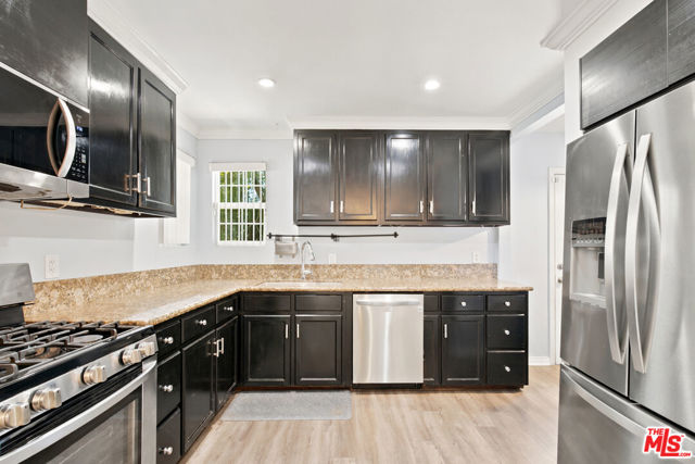 7048 Zelzah Avenue photo 11