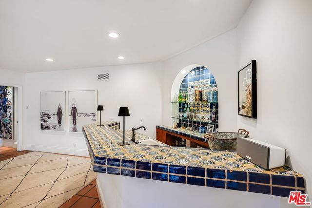 2880 Searidge Street, Malibu CA: https://media.crmls.org/mediaz/6afce5d0-c18e-4534-97fc-2f9ec14f176c.jpg