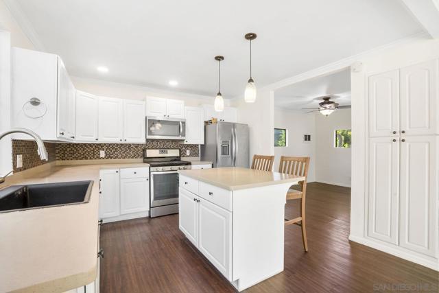 8545 Gardena Rd, Lakeside CA: https://media.crmls.org/mediaz/6afcfc1f-2413-4eac-8a64-2120c411292e.jpg