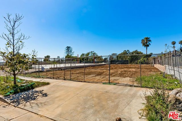 381 North Las Casas Avenue photo 8