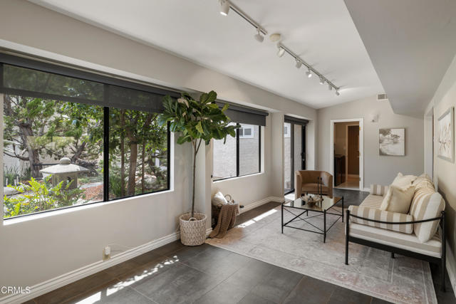 872 Flores De Oro, South Pasadena CA: https://media.crmls.org/mediaz/6afd5cee-2bd7-484d-a262-c9176e88ff23.jpg
