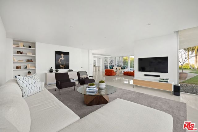 1270 Angelo Drive photo 4