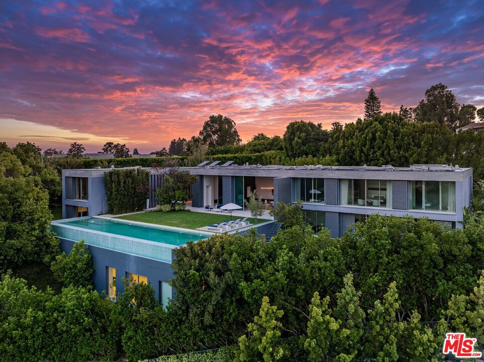 670 Perugia Way