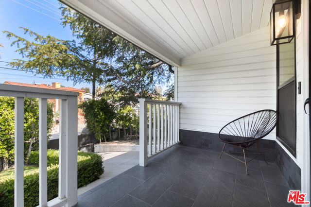 5433 Tampa Avenue, Tarzana CA: https://media.crmls.org/mediaz/6afdbe5a-7927-4bbd-a368-87e069944fa7.jpg