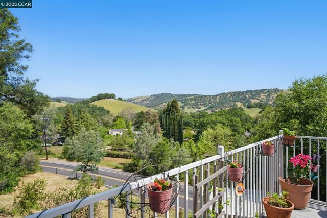 3648 Morgan Territory Rd, Clayton CA: https://media.crmls.org/mediaz/6afdc2f4-446f-4483-8868-5c56cc6fa8ae.jpg