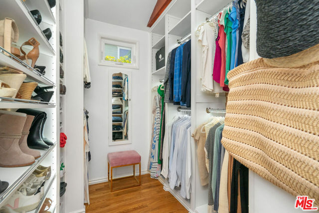 1116 Stanford Street, Santa Monica CA: https://media.crmls.org/mediaz/6afdfa1f-19da-4a79-8458-e15cf1a5e536.jpg