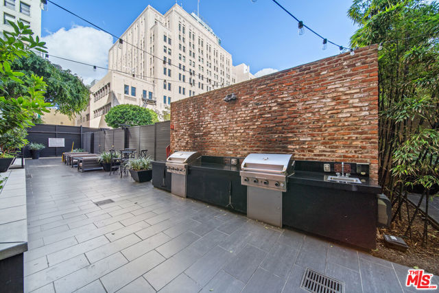 460 S Spring Street, Los Angeles CA: https://media.crmls.org/mediaz/6afe1147-e5ae-4096-8153-bd5dbebb57f0.jpg