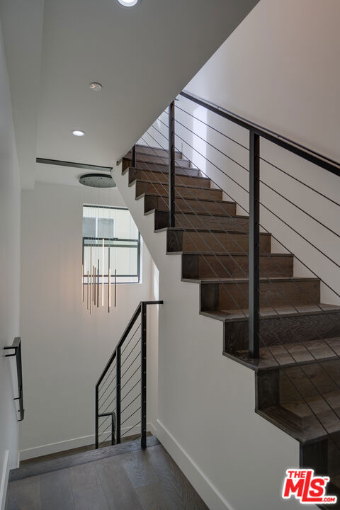 4422 S Riley Drive, Los Angeles CA: https://media.crmls.org/mediaz/6afe46f1-70ac-4f5f-8608-2733b27284da.jpg