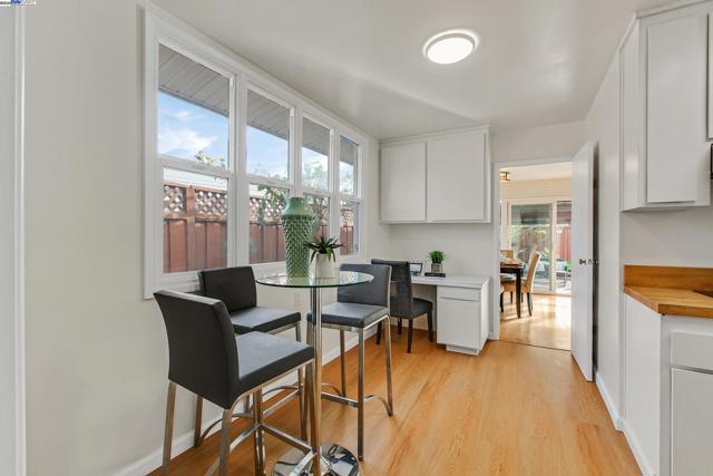 30847 Prestwick Ave, Hayward CA: https://media.crmls.org/mediaz/6afefa9d-3e3a-4459-ac1a-d50b20f21216.jpg