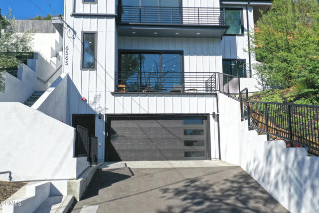 Detail Gallery Image 3 of 41 For 6565 Pickwick St, Los Angeles,  CA 90042 - 3 Beds | 3/1 Baths