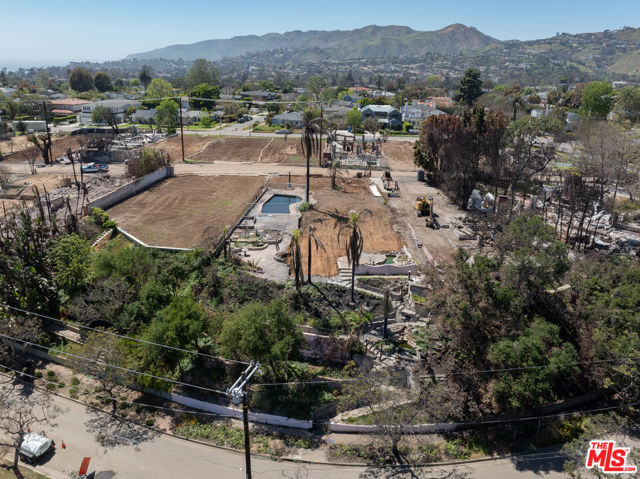 651 Erskine Drive, Pacific Palisades CA: https://media.crmls.org/mediaz/6aff9847-b26e-415e-b3ed-c59a7b0626ce.jpg
