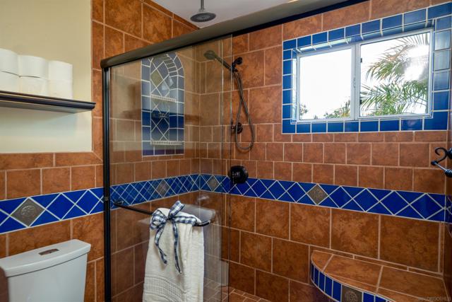 2826 Calle De Malibu, Escondido CA: https://media.crmls.org/mediaz/6affe8e5-a4c3-4e30-afef-242f17786001.jpg
