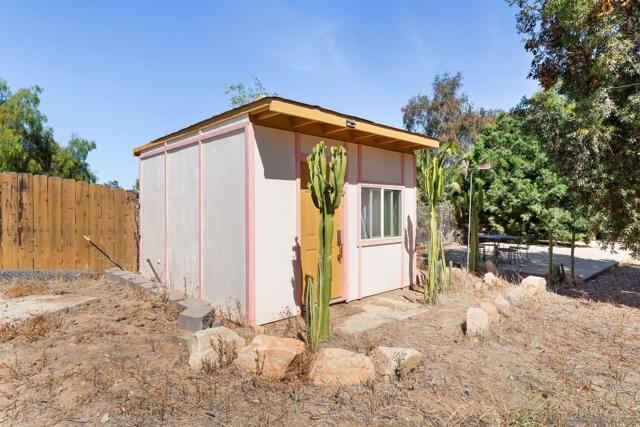 8968 Rocket Ridge Rd, Lakeside CA: https://media.crmls.org/mediaz/6b008b78-8069-46c8-a0e2-6a912ec65448.jpg