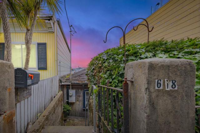 658 Lisbon Street, San Francisco CA: https://media.crmls.org/mediaz/6b009cc2-0c2d-45c5-84d1-a151c481d0d6.jpg