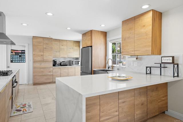 Detail Gallery Image 9 of 75 For 305 Camino Del Cerro Grande, Bonita,  CA 91902 - 5 Beds | 4 Baths