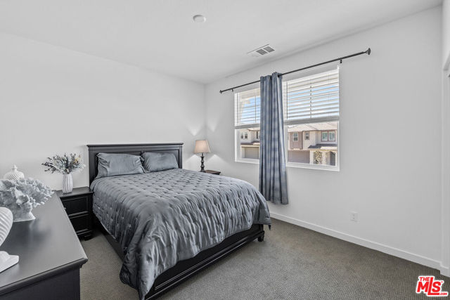 18113 Tableau Way, Santa Clarita CA: https://media.crmls.org/mediaz/6b00f52e-4027-49f5-acc4-455ad8d1b300.jpg