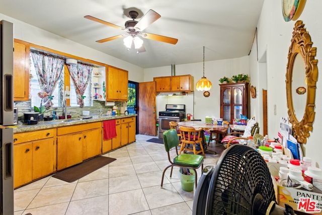 220 N Burlington Avenue, Los Angeles CA: https://media.crmls.org/mediaz/6b011016-0b77-4be0-b087-c86518b6538e.jpg