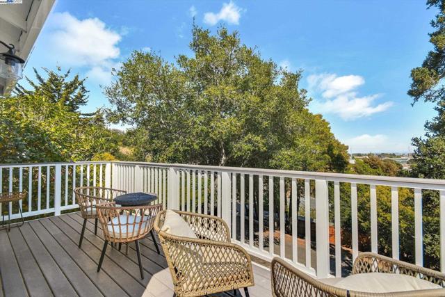 148 Auburn St, San Rafael CA: https://media.crmls.org/mediaz/6b011a66-e529-4d65-b6e6-436a4f0478c4.jpg