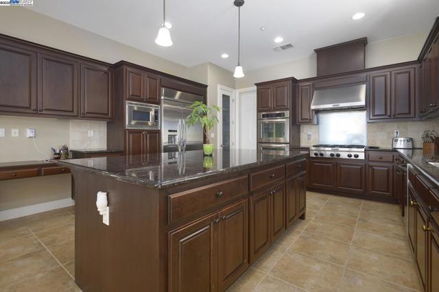 3272 Ashbourne Cir, San Ramon CA: https://media.crmls.org/mediaz/6b0149f6-695a-4722-8bbe-63ae8baac041.jpg