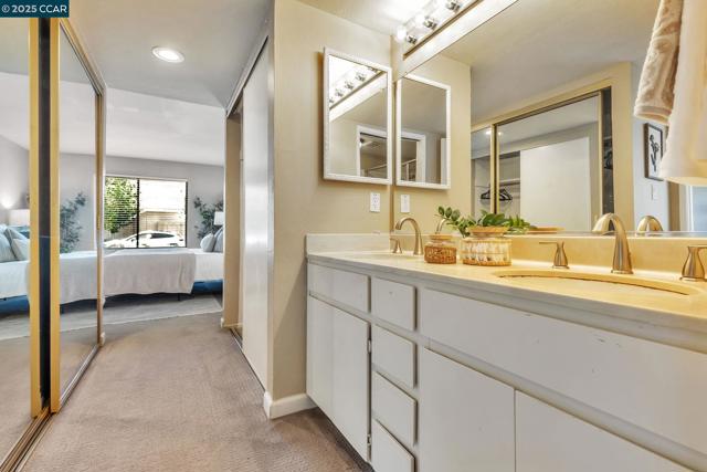 102 Northcreek Cir, Walnut Creek CA: https://media.crmls.org/mediaz/6b01d15a-b9cf-409c-bc3b-828e64bd95d8.jpg