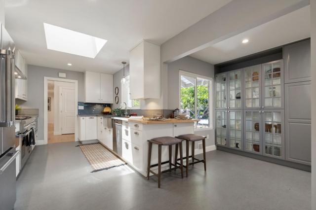 934 Hickory Way, Fremont CA: https://media.crmls.org/mediaz/6b0254be-963f-4ca5-816a-ce78913cef2b.jpg