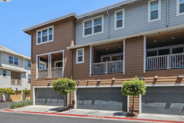 1815 Balsa St, Alameda CA: https://media.crmls.org/mediaz/6b02dab4-3266-4ad4-8792-4e7eefe33bc6.jpg
