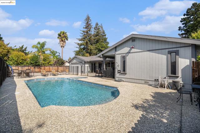 3622 Delancey Ln, Concord CA: https://media.crmls.org/mediaz/6b02f44f-01d9-4f8d-b845-2dd0056dfeab.jpg