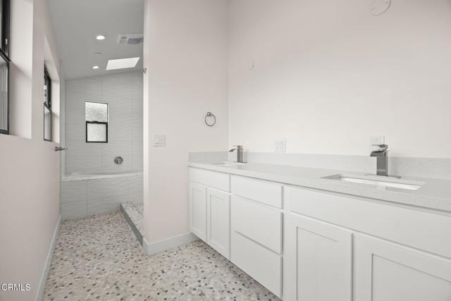 1194 Kingston Lane, Ventura CA: https://media.crmls.org/mediaz/6b02fa6c-824a-41e3-bb32-00792f616cdc.jpg