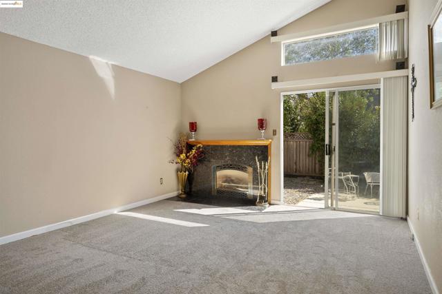 1031 Valley Oak Way, Fairfield CA: https://media.crmls.org/mediaz/6b03475e-8d4a-4f78-b196-06c5b3742568.jpg