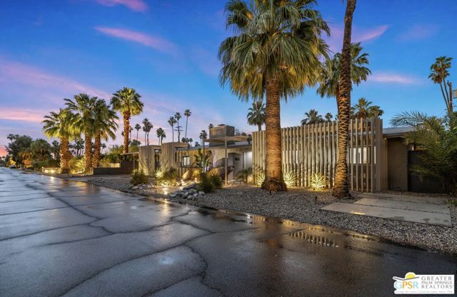 1251 E San Lorenzo Road, Palm Springs CA: https://media.crmls.org/mediaz/6b036be2-9dd2-4fcc-969d-810dbfdaf75e.jpg