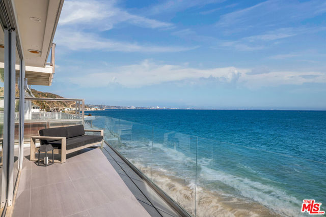 19640 Pacific Coast Highway, Malibu CA: https://media.crmls.org/mediaz/6b03cef2-07d1-4102-8c1f-c4739d29dc61.jpg