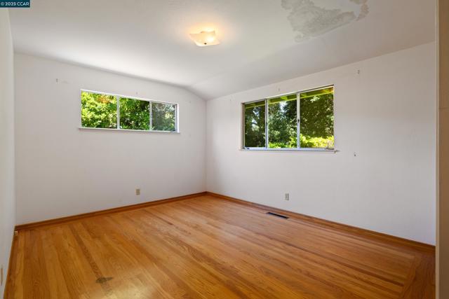 18 Garden Estates Ct, Alamo CA: https://media.crmls.org/mediaz/6b049d23-5844-4af0-bc64-b280434a05c2.jpg