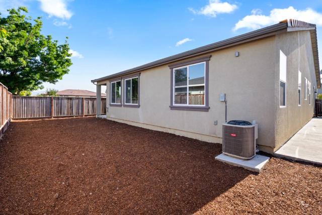 681 Segovia Drive, Hollister CA: https://media.crmls.org/mediaz/6b04bb8a-6aef-4653-bc2c-7f7f86de6fbe.jpg