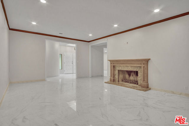 11410 Canton Drive, Studio City CA: https://media.crmls.org/mediaz/6b04de4c-7b5a-46f9-8693-ce8dbefbc83b.jpg