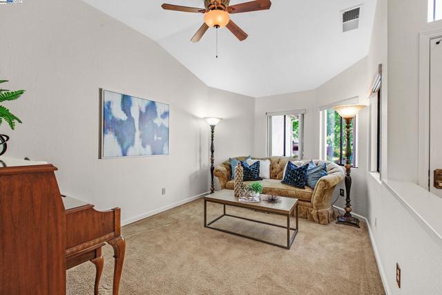 Image 7 of 36 For 7561 Helmsdale Ct