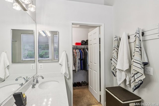 24641 Lincoln AVE, Murrieta CA: https://media.crmls.org/mediaz/6b05746e-b434-4b11-9aa8-ffb702498f00.jpg