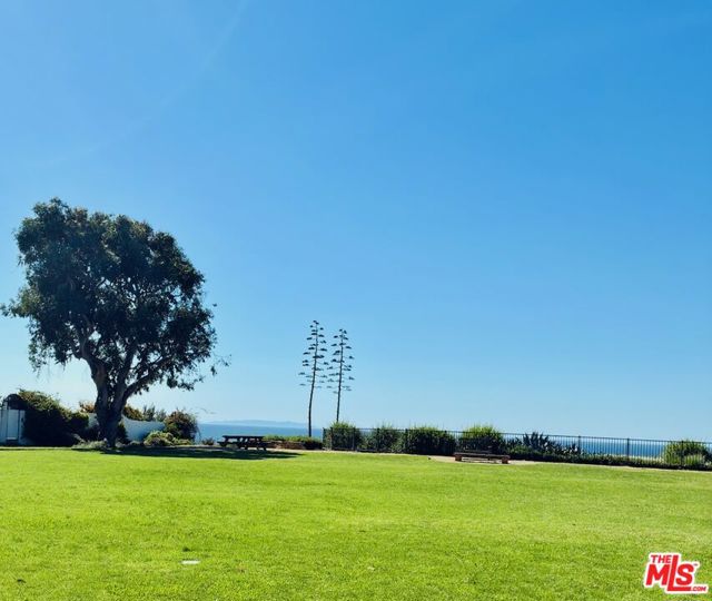 515 Chapala Drive, Pacific Palisades CA: https://media.crmls.org/mediaz/6b059640-eaa4-42c2-a5b6-f39260b99ba1.jpg